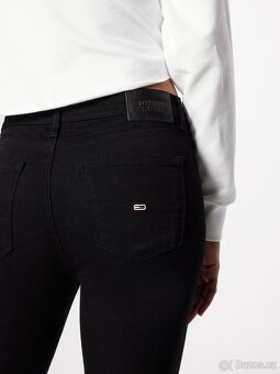 Dámské černé rifle džíny Tommy Jeans Nora 28/32 - 12