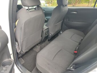 Predám havarovanú Toyota Corolla Cross 2.0 benzin+Hev 112 kW - 12