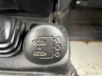 Land Rover Defender 110. 2.4 TD 90kW. 4x4. Rv 2008. Nová STK - 12
