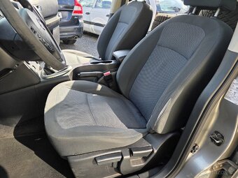 Nissan Qashqai 
2.0 i 7 míst 104KW Panorama - 12