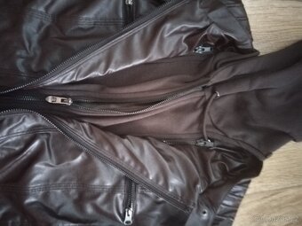 Dámská bunda z umělé kůže hnědá - 12