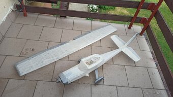 Edge a Cessna RC - 12