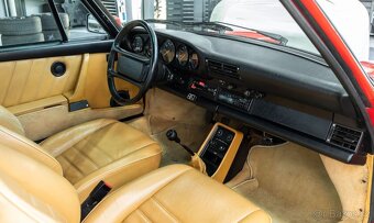 Porsche 911 3.2 Carrera z roku 1987 - 12