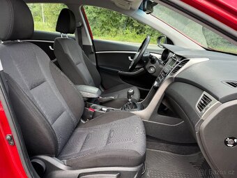 HYUNDAI I30 1.6 CRDI KOMBI 2017 VÝHŘEV KLIMA SENZORY - 12