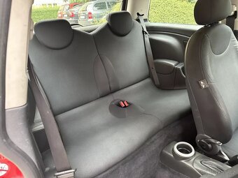 Mini Cooper One R50 1.6 85kW Najeto 105tis Klima ALU kola - 12