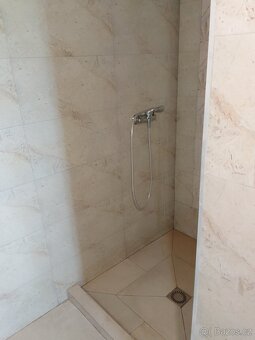 Pronájem lacino průmysloví obj. se zpevnenou plochou 15000m2 - 12