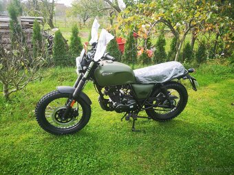 Brixton 125, nový, škrábanec na nádrži. - 12