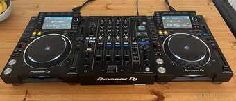 Pár CDJ 2000 NXS-2 a mixážní pult DJM 900 NXS-2 s letovým po - 12
