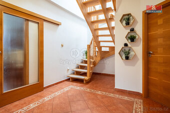Prodej rodinného domu, 5+1 a 1+kk, 300 m², Pištín - 12