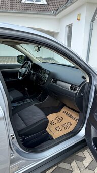 MITSUBISHI OUTLANDER 2.0i 110kw 100000 Km - 12