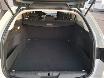 PEUGEOT 308 SW 1.2i 96kW combi, r.21 130000km ČR VELMI PĚKNÝ - 12