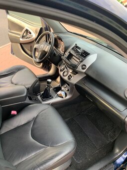 TOYOTA RAV4 - 12