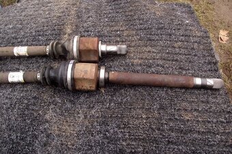 Renault Scénic , Mégane různé díly na motor. - 12