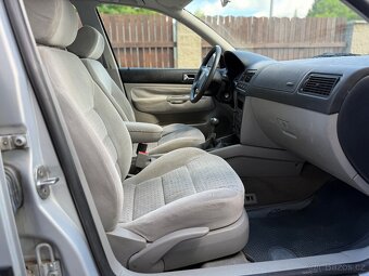 VW GOLF IV COMBI 2,0i 85kW,KLIMA,NOVÁ STK,TAŽNÉ,SK - 12