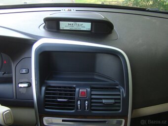 Volvo XC60 2.4 D5 4x4 AUTOMAT ČR - 12