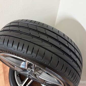 MERCEDES CLA AMG 5x112 R18 ET49+LETNÍ 225/45R18 7mm GREY - 12
