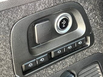 Ford Galaxy 2.0 TDCi 2020 7 míst tažné 3x klima 2x sada kol - 12