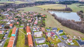 Prodej pozemku 1 040 m v Bohutíně  klidná lokalita u rybníka - 12