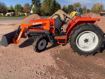 Malotraktor Kubota GL 32 Grandel s čelním nakladačem - 12