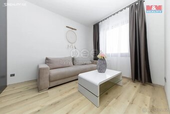 Rodinný dům 4+kk s garáži   Nová Ves u Oslavan - 12