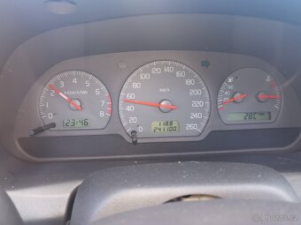 Volvo V40 T4, 200PS, bez stk - 12