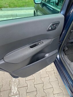 Peugeot 5008 - 12