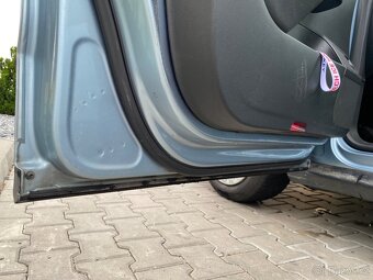 Volkswagen Passat B6 1.6 75 kW – po GO motoru, bez koroze - 12
