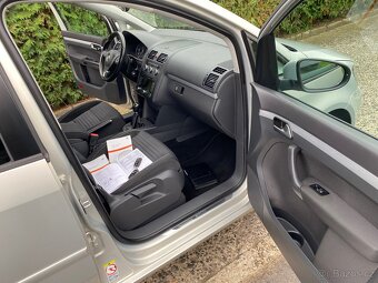 VOLKSWAGEN TOURAN 2.0TDI 103KW . Výbava CUP 2014 - 12