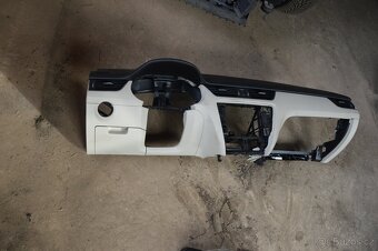 Octavia III combi 1.6TDI 81kW 4x4 NAVI ALU palubni deska - 12