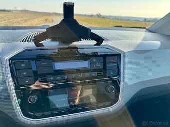 VW e-Up - 12