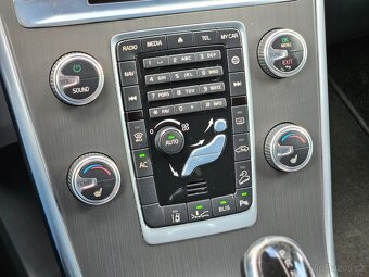 Volvo XC60 D5 158 kW AWD Summum XENON TAŽNÉ WEBASTO KEYLESS - 12