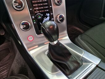 Volvo V60 D4 120kw-1.Majitel-Led-Xenon-Tažné Zařízení - 12