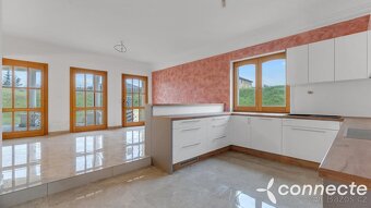 Velkorysý dům 9+kk s užitnou plochou 697 m2  Bezděkov u Žatc - 12