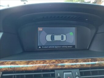 BMW Řada 5, 2,0 520d - 12