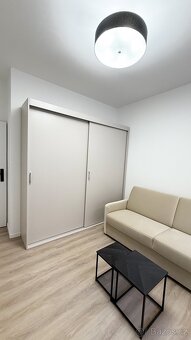 Pronajem bytu 1+kk 18,2 m² Ortenovo náměstí - Holešovice - 12