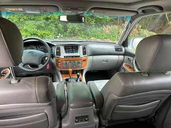 LEXUS LX470 - 12