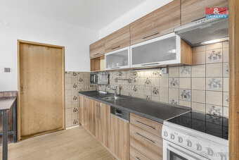 Prodej rodinného domu, 240 m², Velim, ul. Karlova - 12