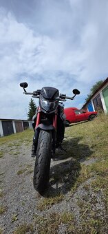 Honda CB 750 Hornet Rok 2023 najeto pouze 8900km - 12