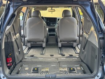 Toyota Sienna XLE AWD - 12