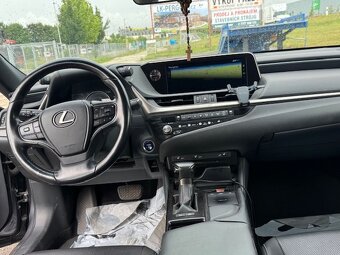 Lexus ES300h - 12
