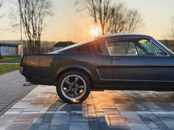 Ford Mustang 289 V8 FASTBACK - 12