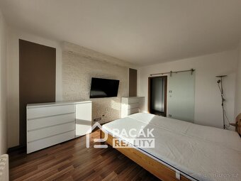 Pronájem zrekonstruovaného bytu 2+kk v Olomouci, ul. Nedvědo - 12