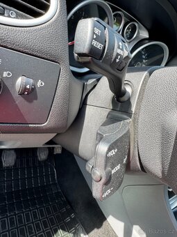 FORD FOCUS 1,6 16V - 12