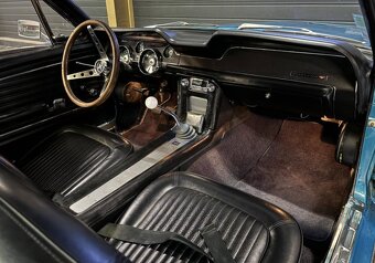 Ford Mustang Fastback 302ci V8 - 12