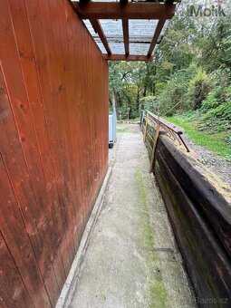 Chata s bazénem, obec Křesín, kat. území Levousy - 12