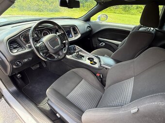 Dodge Challenger R/T 5.7 Hemi - 12
