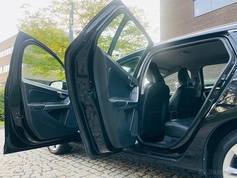 Volvo V60 2.4D5 5-VÁLEC MANUÁL VÝHŘEV KAMERA TAŽNÉ SERVISKA - 12