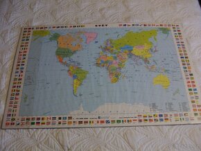 ENCYKLOPEDIE A ŠKOLNÍ ATLASY A PODLOŽKA NA STŮL SVĚT - 12