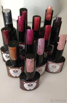 Nails potřeby-UV lampy, područka, UV sterilizátor, gellaky. - 12