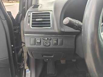 Toyota Avensis 1,8 VVTi combi - 12